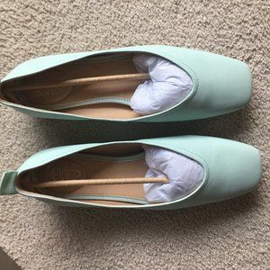 NIB Franco Sarto Ailee Flats in Mint Size 9.5